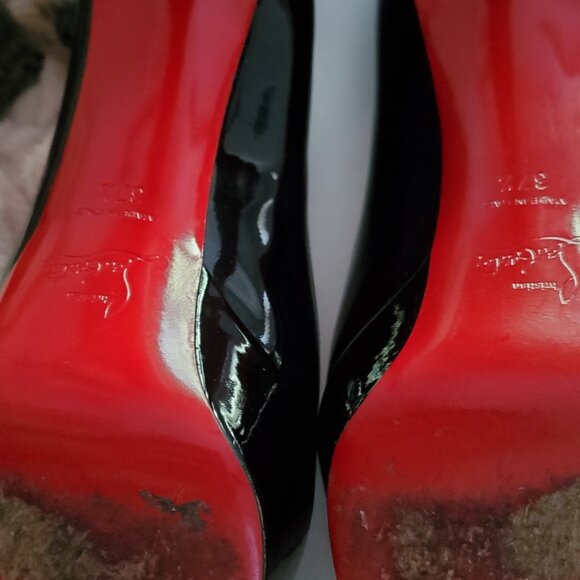 Christian Louboutin - Picture 5 of 10